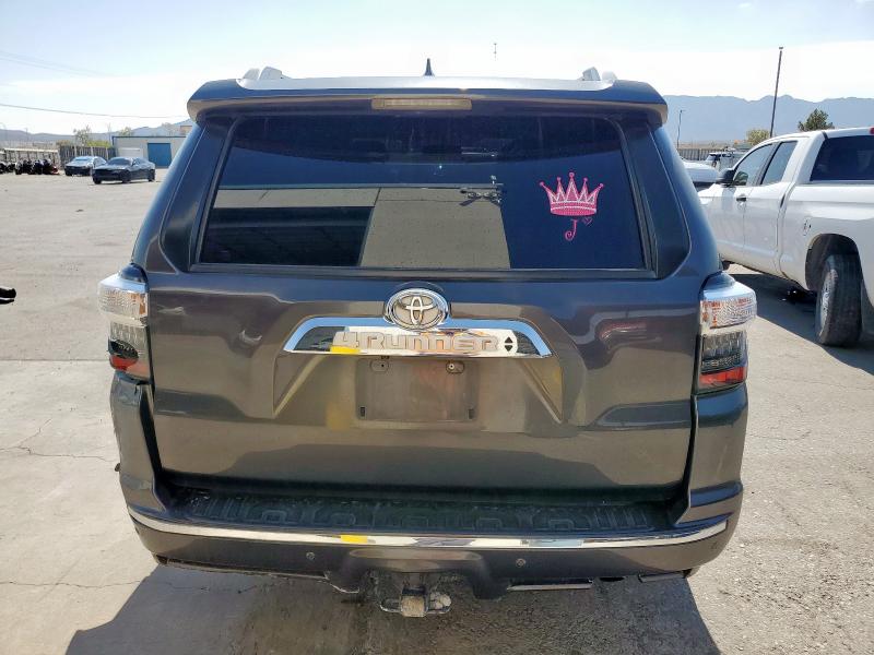 JTEBU5JR8J5555365 - 2018 TOYOTA 4RUNNER SR5/SR5 PREMIUM ნაცრისფერი ფოტო 6