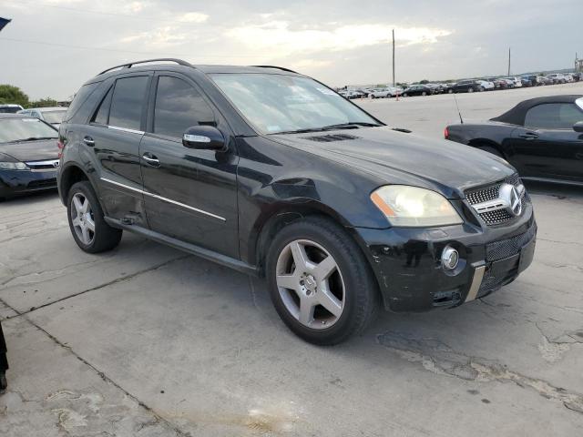 4JGBB72E28A321785 - 2008 MERCEDES-BENZ ML 550 BLACK photo 4