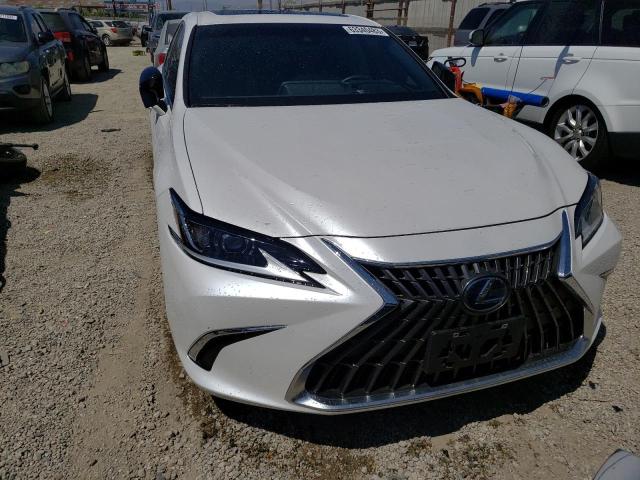 58ACA1C13NU023698 - 2022 LEXUS ES 300H BASE WHITE photo 5