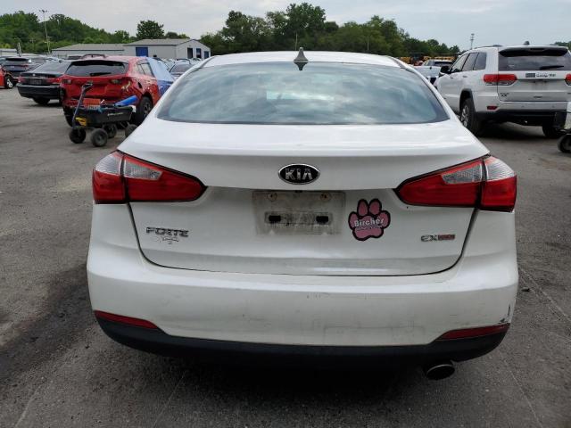 KNAFX4A83G5491188 - 2016 KIA FORTE EX WHITE photo 6