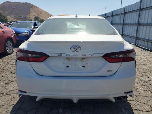 4T1G11AK7PU786105 - 2023 TOYOTA CAMRY SE NIGHT SHADE WHITE photo 6