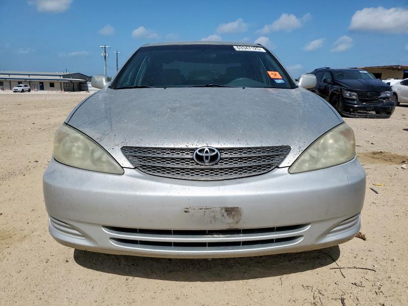 4T1BE30KX2U500056 - 2002 TOYOTA CAMRY LE ვერცხლისფერი ფოტო 5