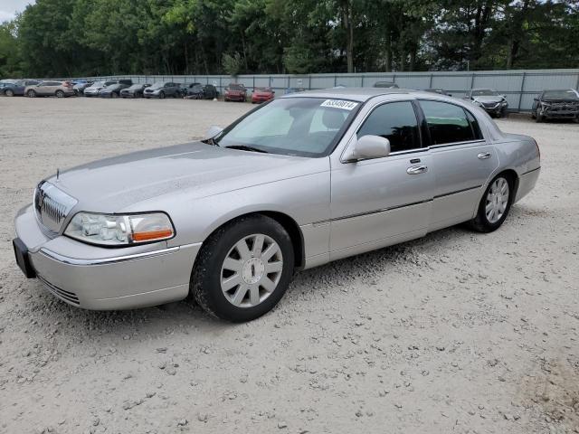 2004 LINCOLN TOWN CAR EXECUTIVE, 