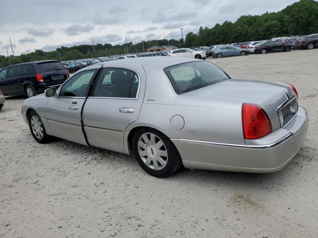 1LNHM81W34Y604301 - 2004 LINCOLN TOWN CAR EXECUTIVE SILVER photo 2