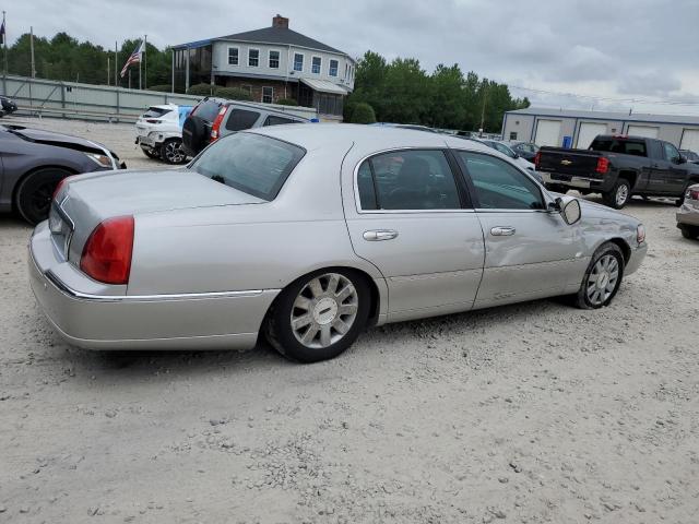 1LNHM81W34Y604301 - 2004 LINCOLN TOWN CAR EXECUTIVE SILVER photo 3