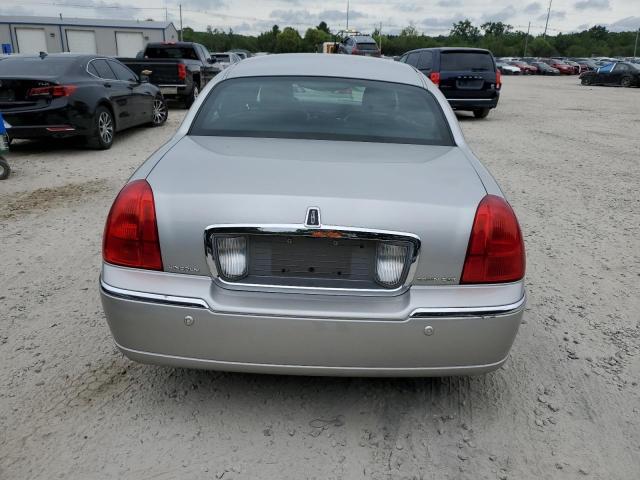1LNHM81W34Y604301 - 2004 LINCOLN TOWN CAR EXECUTIVE SILVER photo 6