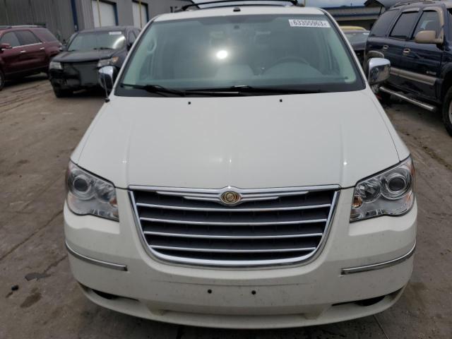 2A4RR6DX6AR138070 - 2010 CHRYSLER TOWN & COU LIMITED WHITE photo 5
