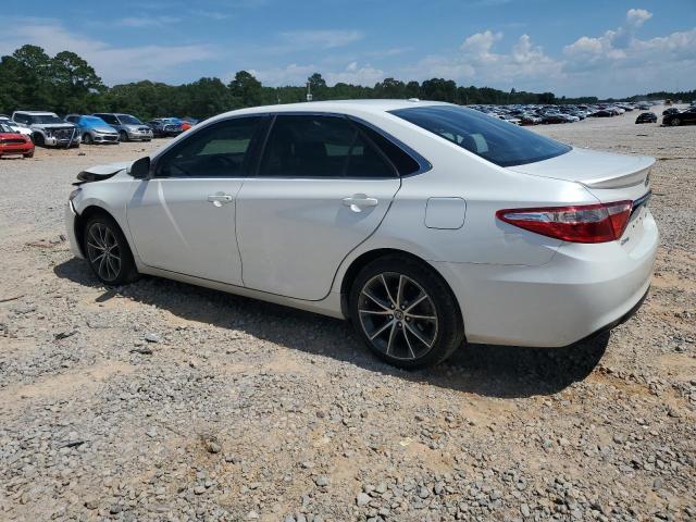4T1BF1FK0HU413333 - 2017 TOYOTA CAMRY LE WHITE photo 2