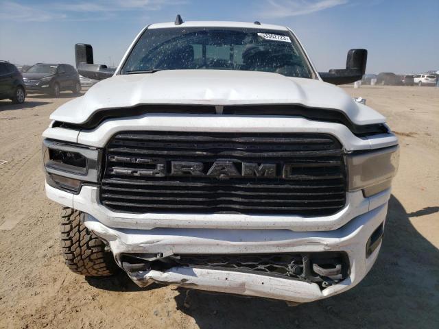 3C6UR5FL5NG147723 - 2022 RAM 2500 LARAMIE WHITE photo 5