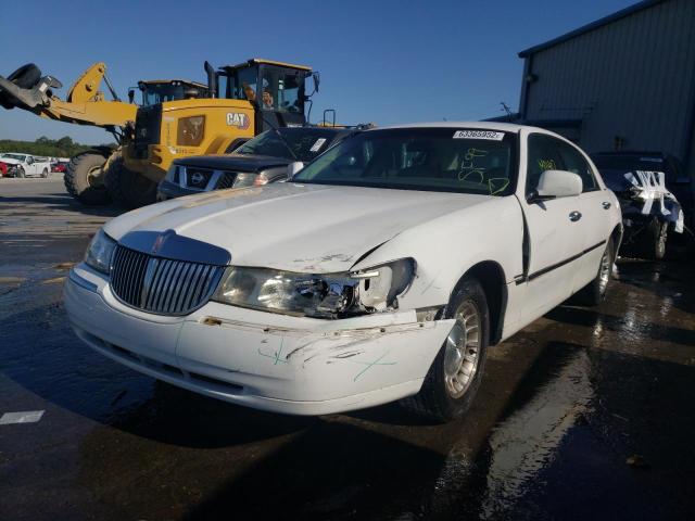 1LNHM81W1XY638290 - 1999 LINCOLN TOWN CAR EXECUTIVE WHITE photo 2