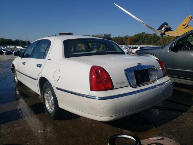 1LNHM81W1XY638290 - 1999 LINCOLN TOWN CAR EXECUTIVE WHITE photo 3