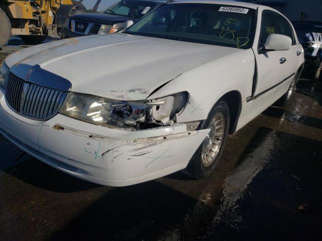 1LNHM81W1XY638290 - 1999 LINCOLN TOWN CAR EXECUTIVE WHITE photo 9