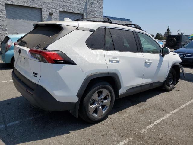 2T3P1RFV6PC354793 - 2023 TOYOTA RAV4 XLE WHITE photo 3