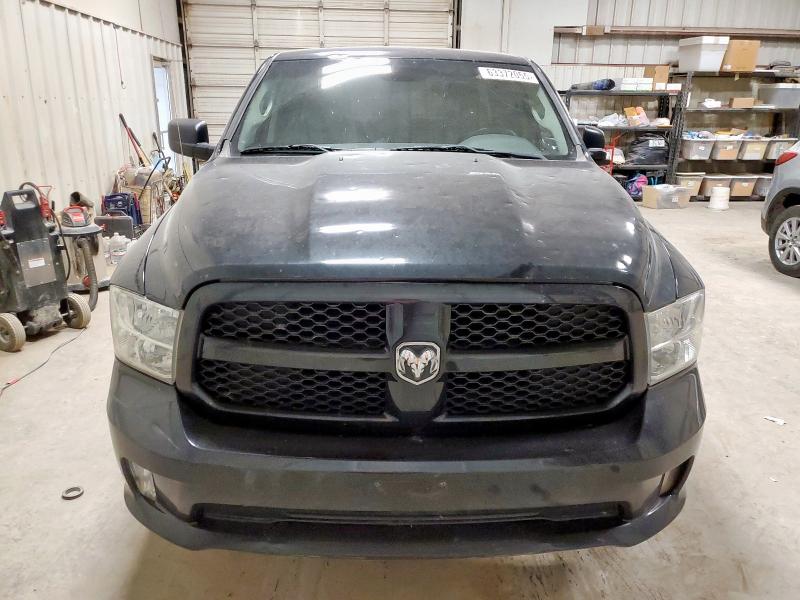 1C6RR6FT1JS325626 - 2018 RAM 1500 ST Чорний фото 5