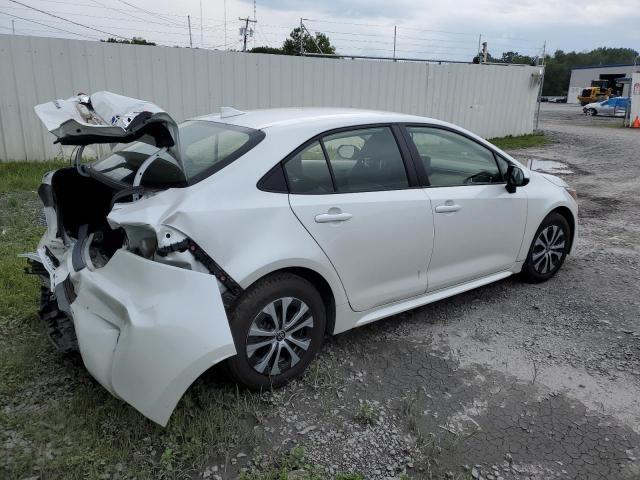 JTDEAMDE8N3012807 - 2022 TOYOTA COROLLA LE WHITE photo 3