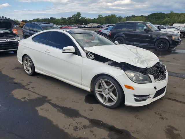 WDDGJ4HB4DG037726 - 2013 MERCEDES-BENZ C 250 WHITE photo 4