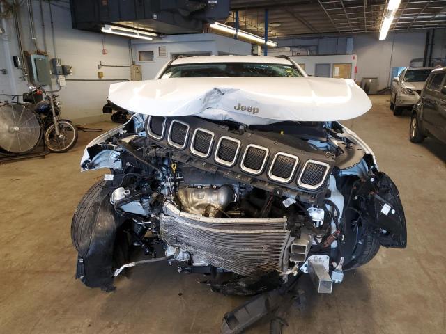 3C4NJDBB0NT161449 - 2022 JEEP COMPASS LATITUDE WHITE photo 5