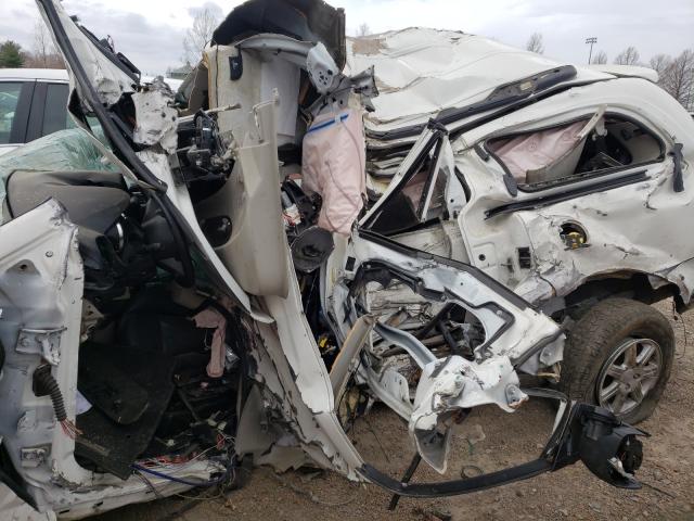 2A4RR8DG7BR796719 - 2011 CHRYSLER TOWN & COU TOURING L WHITE photo 25