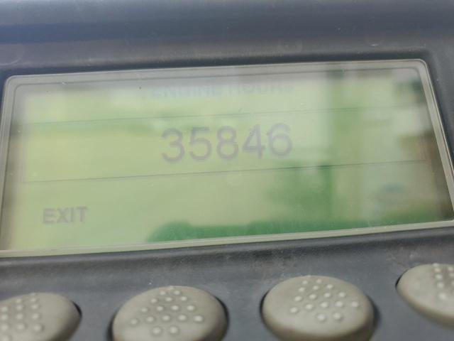 1UYVS2532BM114903 - 2011 UTILITY VS2RA WHITE photo 8