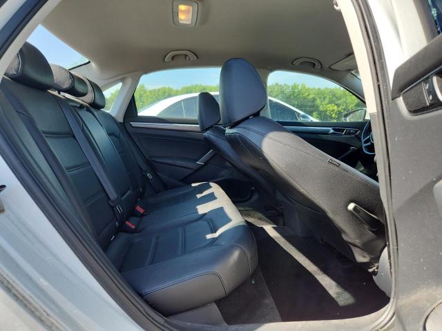 1VWDT7A38HC074543 - 2017 VOLKSWAGEN PASSAT R-LINE თეთრი ფოტო 10