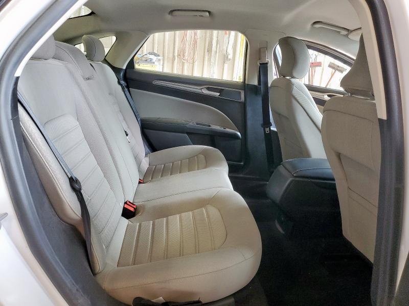 3FA6P0G7XKR250542 - 2019 FORD FUSION S WHITE photo 10