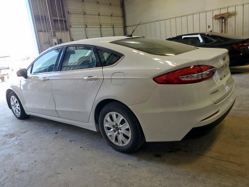 3FA6P0G7XKR250542 - 2019 FORD FUSION S WHITE photo 2