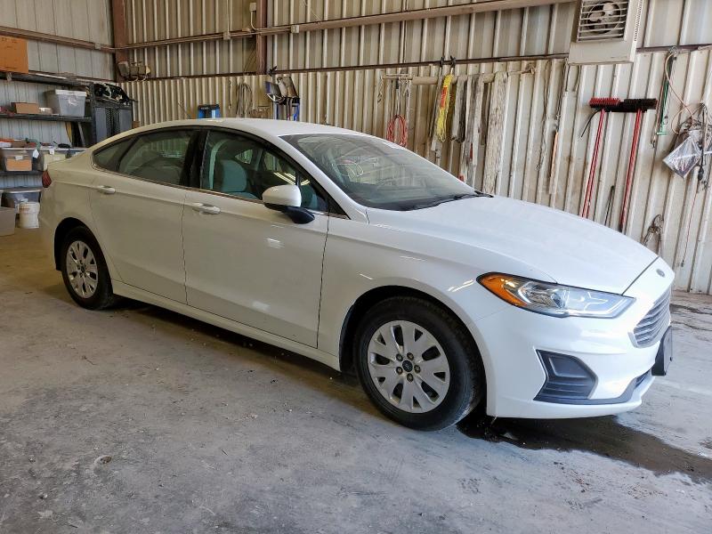 3FA6P0G7XKR250542 - 2019 FORD FUSION S WHITE photo 4