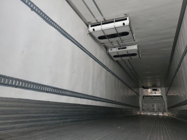 1UYVS2536CM431827 - 2012 UTILITY VS2RA WHITE photo 6