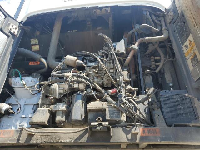 1UYVS2534CM431826 - 2012 UTILITY VS2RA WHITE photo 7