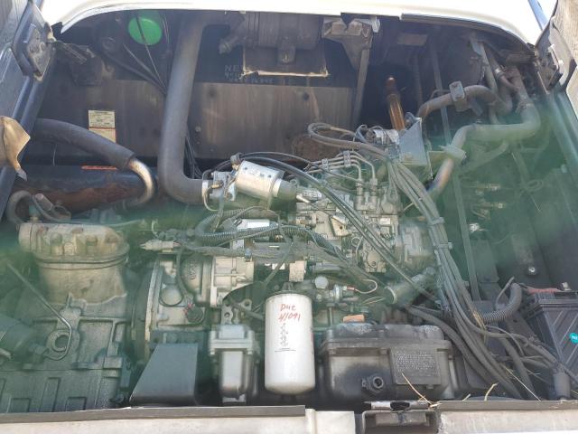 1UYVS2536CM431813 - 2012 UTILITY VS2RA WHITE photo 7