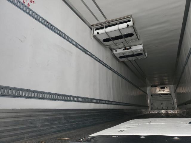 1UYVS2539CM431823 - 2012 UTILITY VS2RA WHITE photo 6