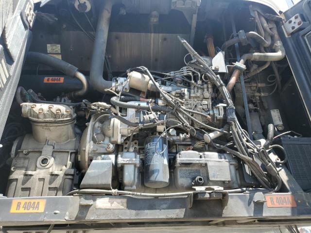 1UYVS2539CM431823 - 2012 UTILITY VS2RA WHITE photo 7