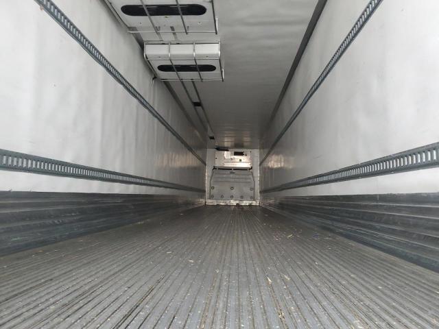 1UYVS2533CM431820 - 2012 UTILITY VS2RA WHITE photo 5