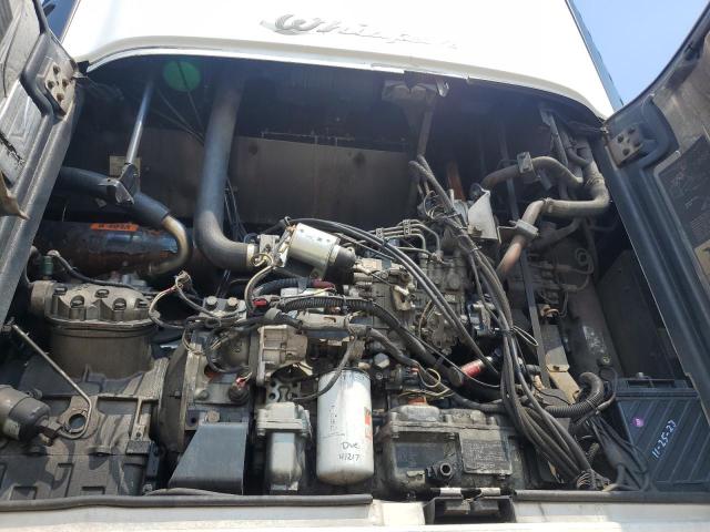 1UYVS2533CM431820 - 2012 UTILITY VS2RA WHITE photo 7