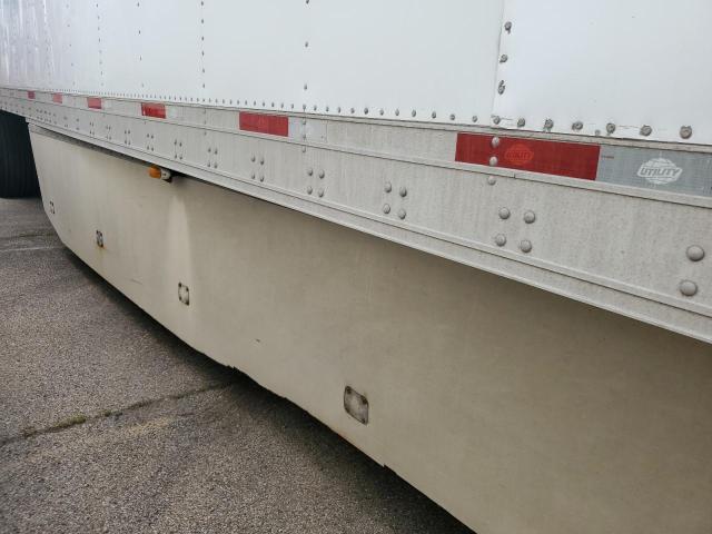 1UYVS2533CM431820 - 2012 UTILITY VS2RA WHITE photo 9