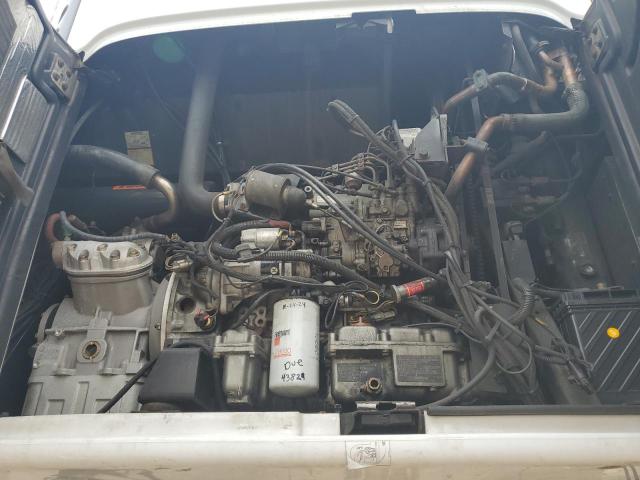 1UYVS2538CM431814 - 2012 UTILITY VS2RA WHITE photo 7