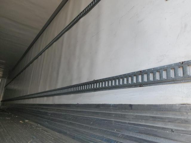 1UYVS2535CM431818 - 2012 UTILITY VS2RA WHITE photo 5