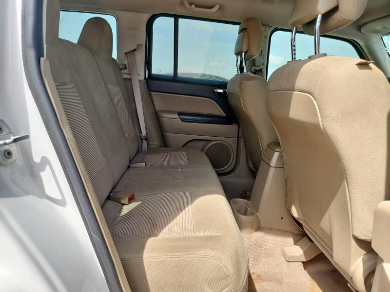 1C4NJPBA5FD171295 - 2015 JEEP PATRIOT SPORT WHITE photo 11