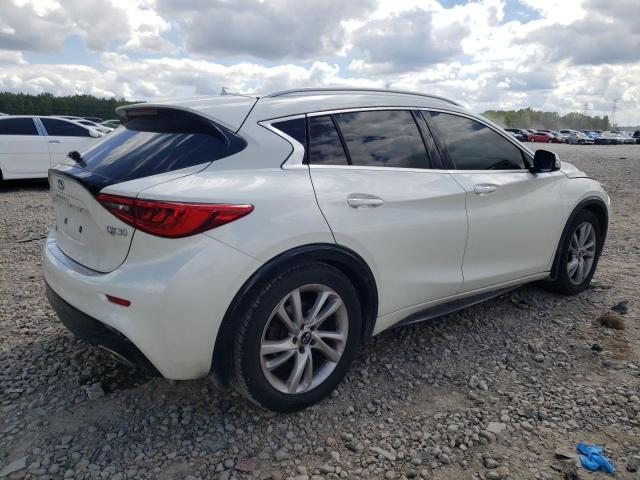 SJKCH5CP4JA006159 - 2018 INFINITI QX30 BASE PURE WHITE photo 3