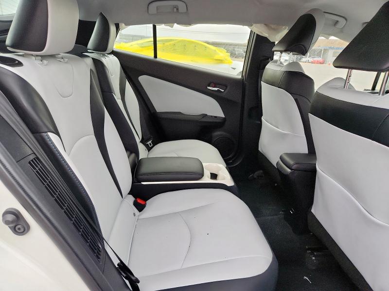 JTDKARFP8J3100359 - 2018 TOYOTA PRIUS PRIM 白色 照片 10