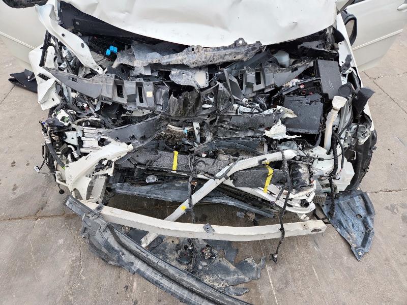 JTDKARFP8J3100359 - 2018 TOYOTA PRIUS PRIM 白色 照片 11