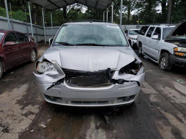 2A8HR54P78R749532 - 2008 CHRYSLER TOWN & COU TOURING SILVER photo 5