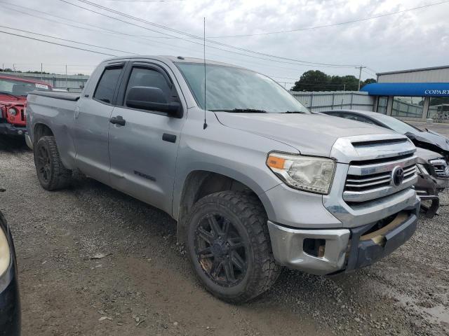 5TFUW5F16HX667560 - 2017 TOYOTA TUNDRA DOUBLE CAB SR/SR5 SILVER photo 4