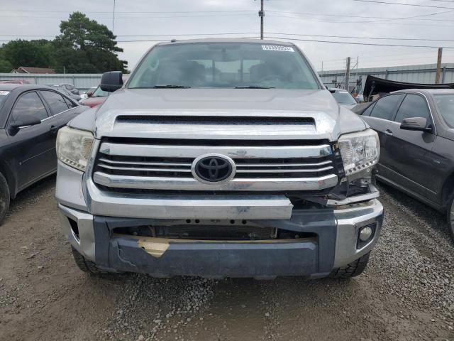 5TFUW5F16HX667560 - 2017 TOYOTA TUNDRA DOUBLE CAB SR/SR5 SILVER photo 5