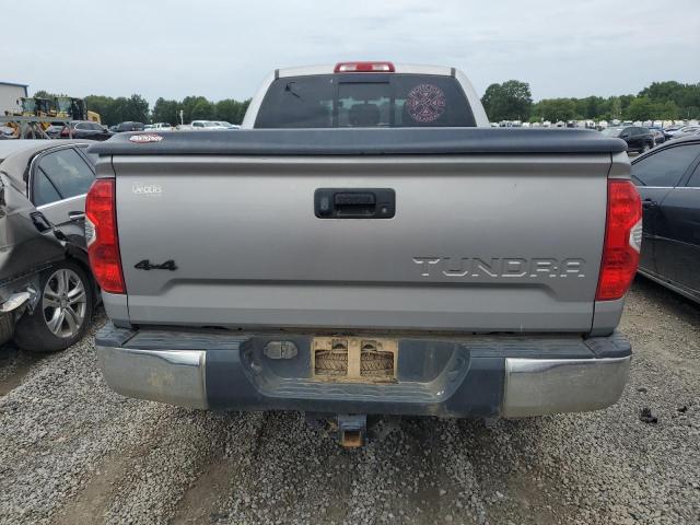 5TFUW5F16HX667560 - 2017 TOYOTA TUNDRA DOUBLE CAB SR/SR5 SILVER photo 6