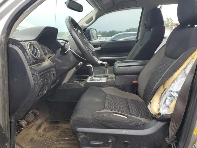 5TFUW5F16HX667560 - 2017 TOYOTA TUNDRA DOUBLE CAB SR/SR5 SILVER photo 7