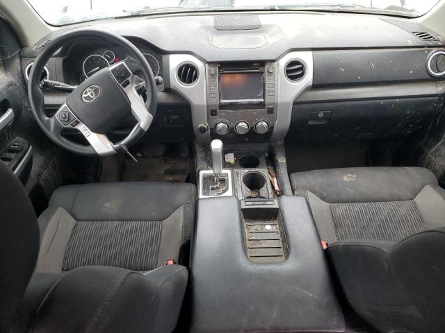 5TFUW5F16HX667560 - 2017 TOYOTA TUNDRA DOUBLE CAB SR/SR5 SILVER photo 8