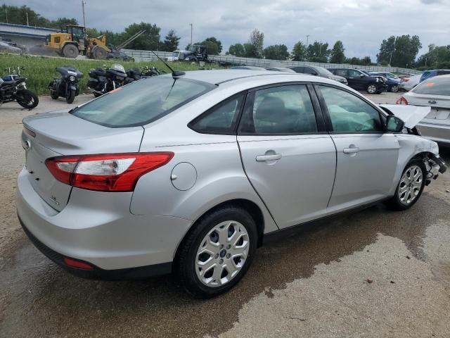 1FAHP3F29CL414153 - 2012 FORD FOCUS SE SILVER photo 3