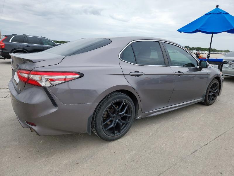 4T1B11HK0JU095795 - 2018 TOYOTA CAMRY L 灰色 照片 3