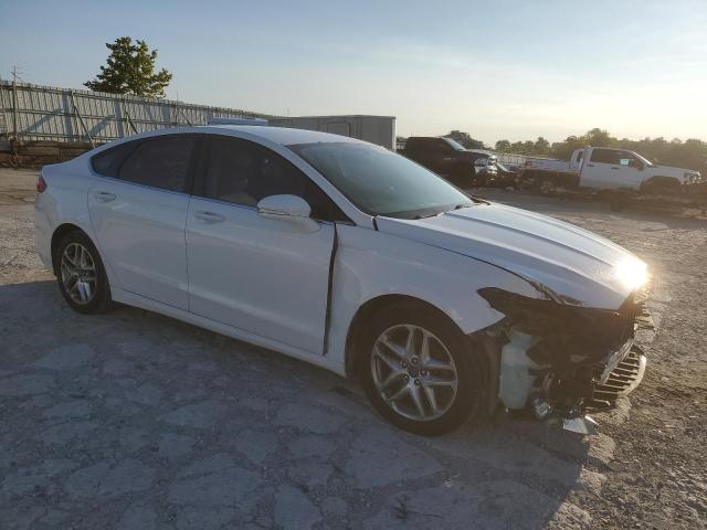 3FA6P0HR5DR120977 - 2013 FORD FUSION SE WHITE photo 4